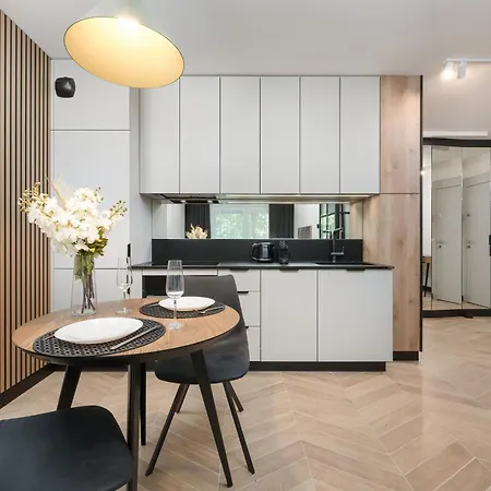 Nowoczesny Z Klimatyzacja I Parkingiem By Renters Prestige فروتسواف